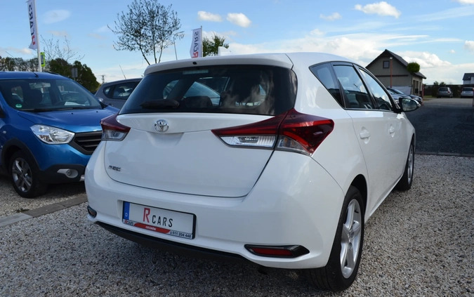 Toyota Auris cena 42800 przebieg: 134109, rok produkcji 2017 z Ciechocinek małe 742